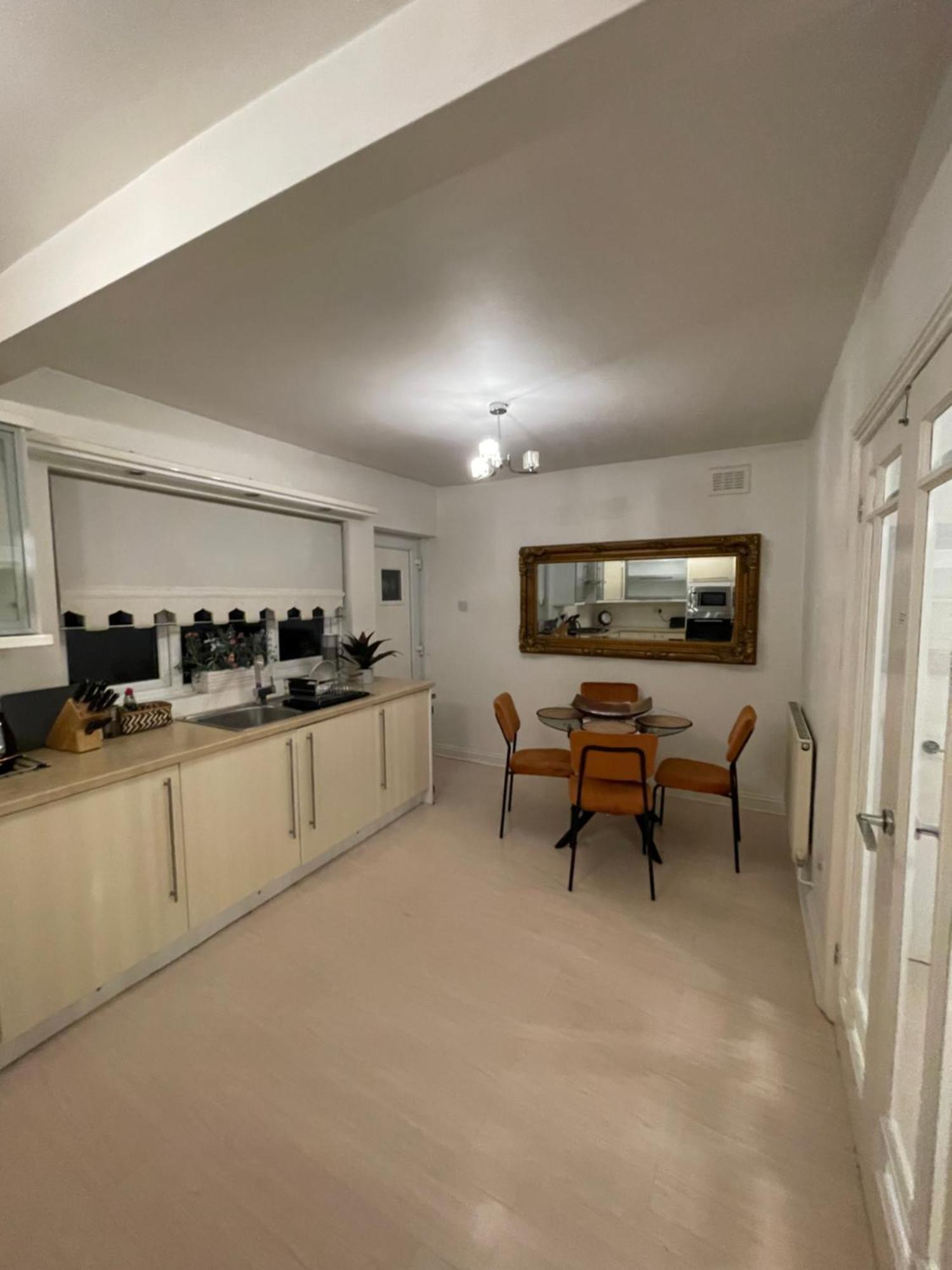 Cosy & Private House - Free Parking, Nec, Airport, Bullring Holiday home Birmingham